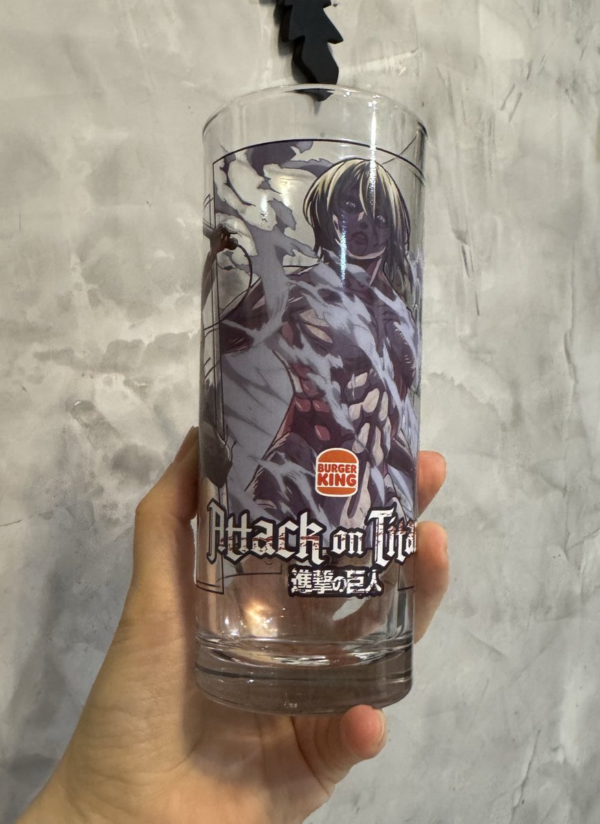 За этими стаканами прям охотиться надо