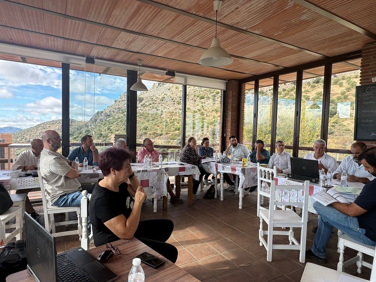 🇪🇺🌿 La Asamblea Gral del <a href="/GDRSierraNieves/">GDRSierraNieves</a> y <a href="/GdrRonda/">GDRSerraníaRonda</a>, celebrada ayer en #Cartajima ha hecho balance del programa #Leader 2014/2022 y ha sentado las bases para la implementación de la nueva estrategia 2023/2027.