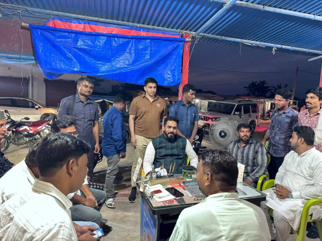 JezeeshanFaizee's tweet image. घर-घर में बोल दो #AIMIM को वोट दो! 🪁

आज बहादुरगंज विधानसभा क्षेत्र के टेढ़ागाछ #मार्केट के स्थानीय जनता से मुलाक़ात की और वहां मौजूद लोगों से बातचीत करते हुए बहादुरगंज विधानसभा #AIMIM प्रत्याशी तौसीफ आलम साहब के पक्ष में वोट देने की अपील की।

#पतंगछाप 🪁🪁 🪁
@Md_MajidHussain