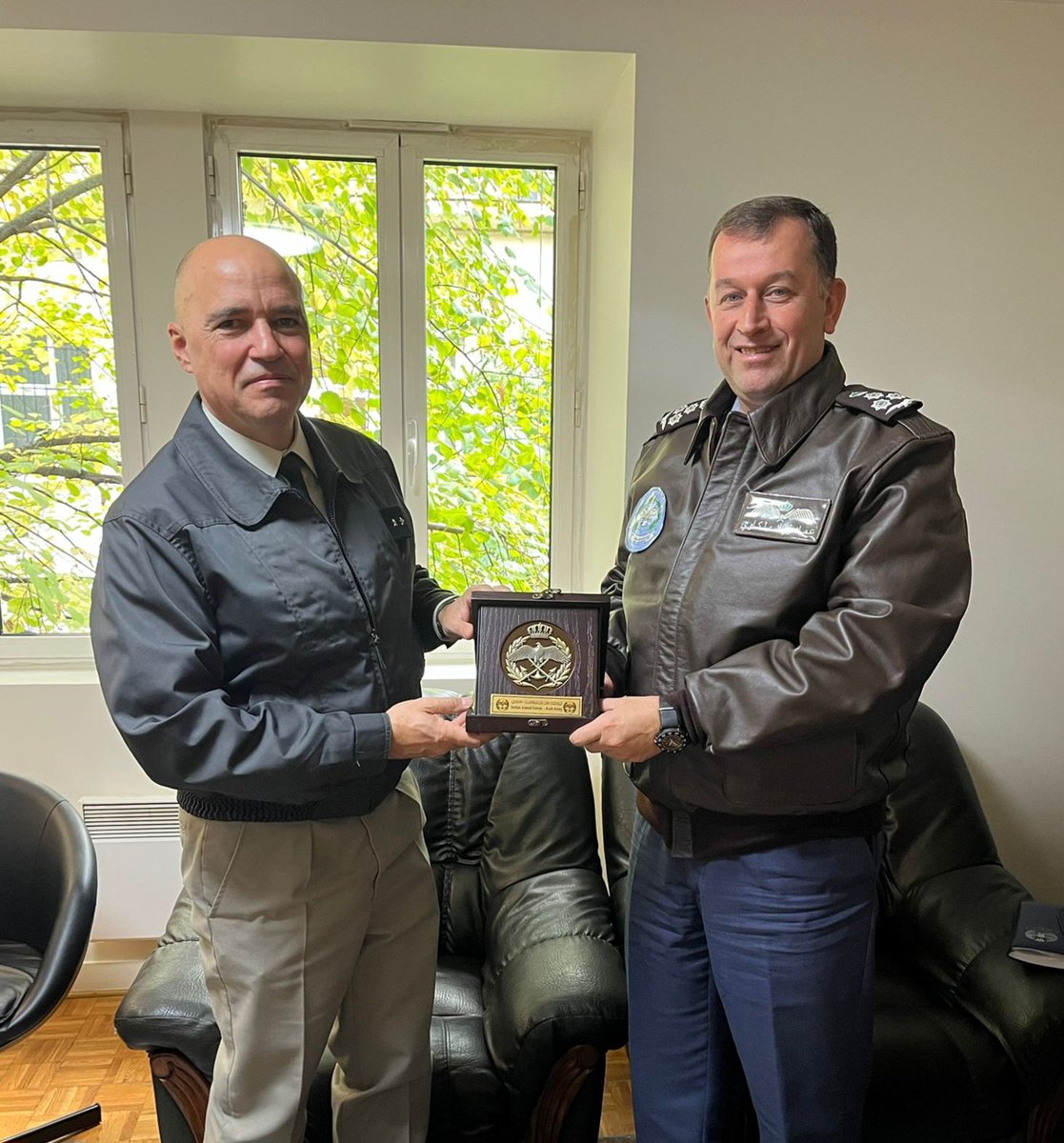 Officier général relations internationales Terre tweet media