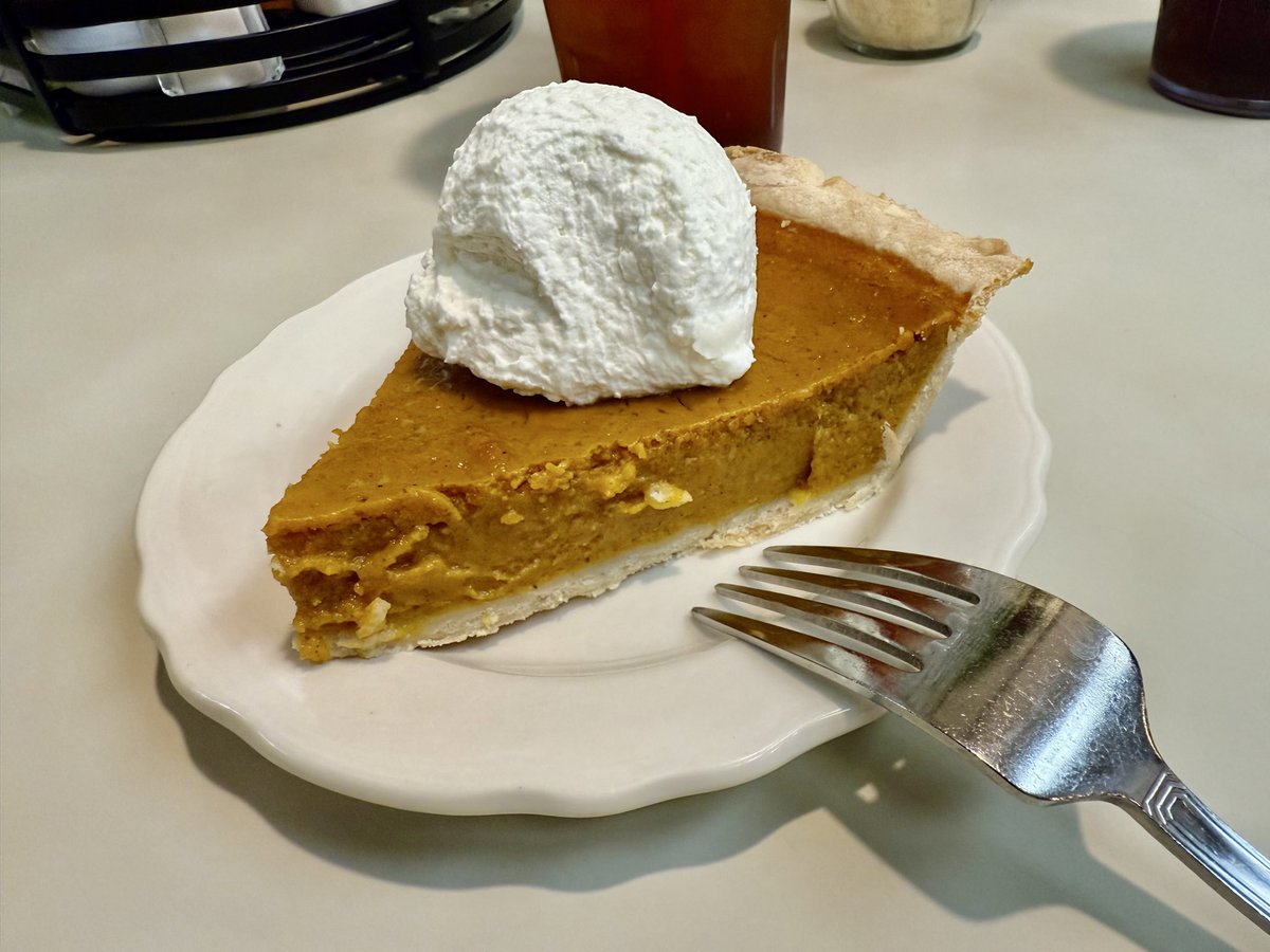 DowntownHWV's tweet image. Lunch at Jim’s: Grilled steak &amp;amp; cheese w/ pumpkin pie and sweet tea. This pie is N-SANE. 

#EatLocal // #HuntingtonWV