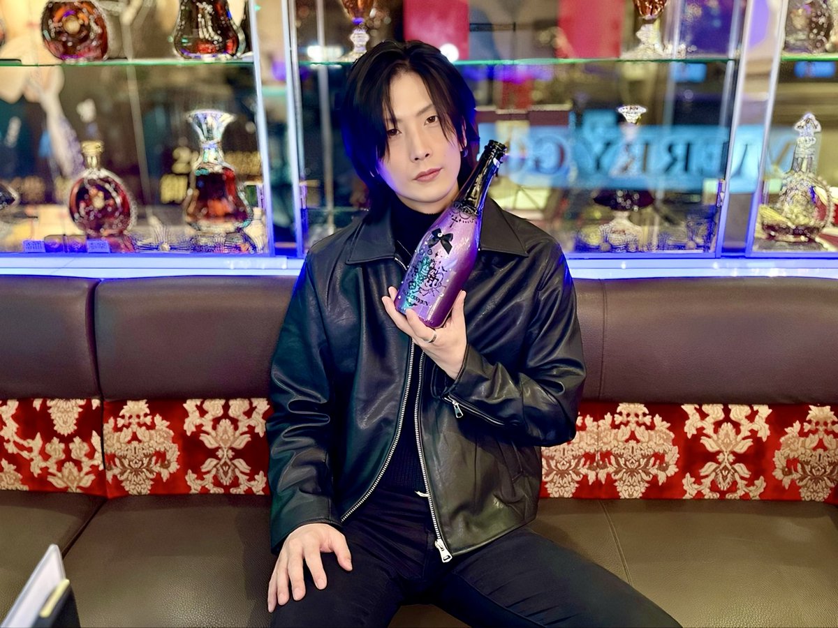 MGR0888's tweet photo. ⁡2025/10/28(火)
⁡
《 御子柴 綾斗 代表代行 》🌹.*･ﾟ

#トリプルエイト
#メリーゴーランド #メリゴ
#大阪ホスト #ホスト #ホストクラブ
#全員主役 #仲間は宝 #男のブランド
#トリプルエイトTV https://t.co/4fcwHWlSpV