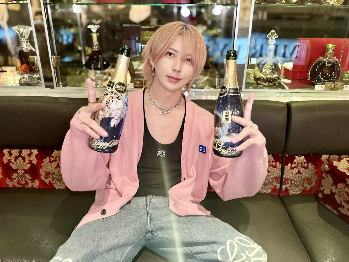 MGR0888's tweet photo. ⁡2025/10/28(火)
⁡
《 御子柴 綾斗 代表代行 》🌹.*･ﾟ

#トリプルエイト
#メリーゴーランド #メリゴ
#大阪ホスト #ホスト #ホストクラブ
#全員主役 #仲間は宝 #男のブランド
#トリプルエイトTV https://t.co/4fcwHWlSpV