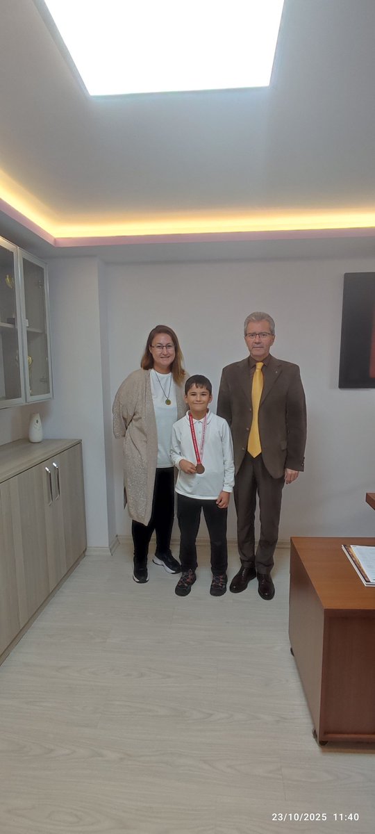 🏹🇹🇷 Öğrencilerimizden Okçulukta Büyük Başarı! 🎯✨
🎀 4-H sınıfı öğrencimiz Rengin DEMİR, minik kızlar kategorisinde ilçe 1.si 🥇 olmuştur.

🏆 4-I sınıfı öğrencimiz Yusuf Aras YEŞİL ise aynı yarışmada ilçe 3.sü 🥉 olarak önemli bir başarı elde etmiştir. 👏