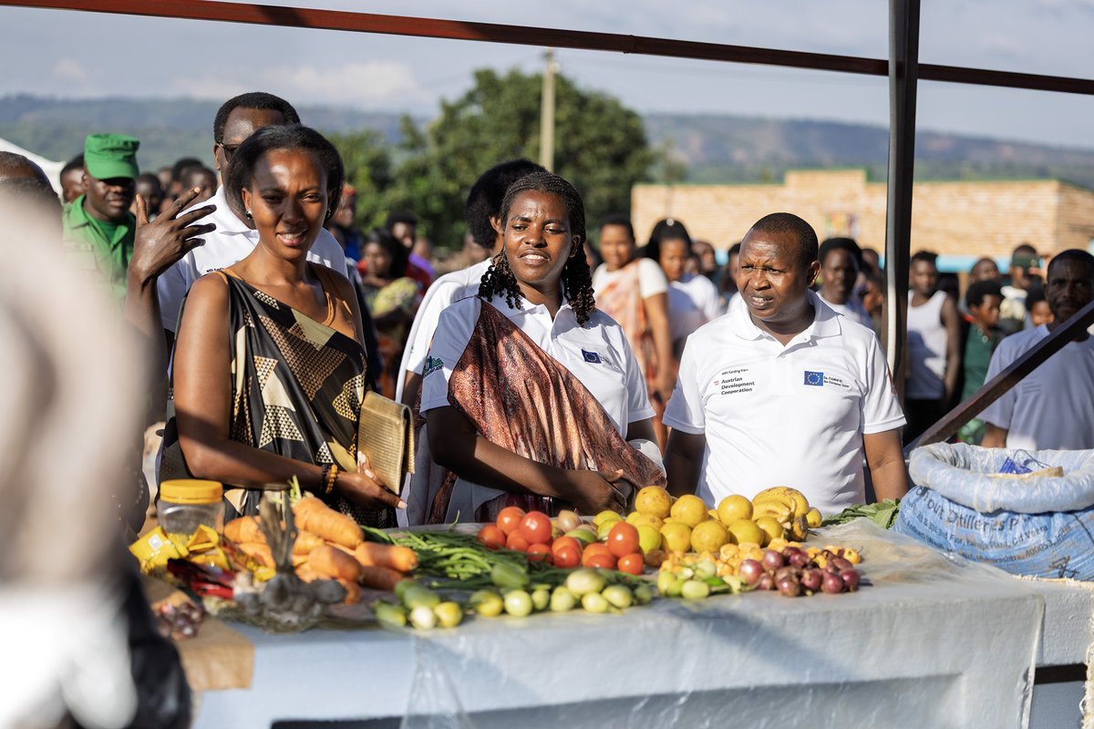 careinrwanda's tweet image. 💪 The Vice Mayor, @parfaiteuwera praised the Kungahara project for aligning with Rwanda’s #NST2 goals with the support of @EUinRW and Austrian Devpt Agency via @careAustria🌱 #RwandaDevelopment #KungaharaProject