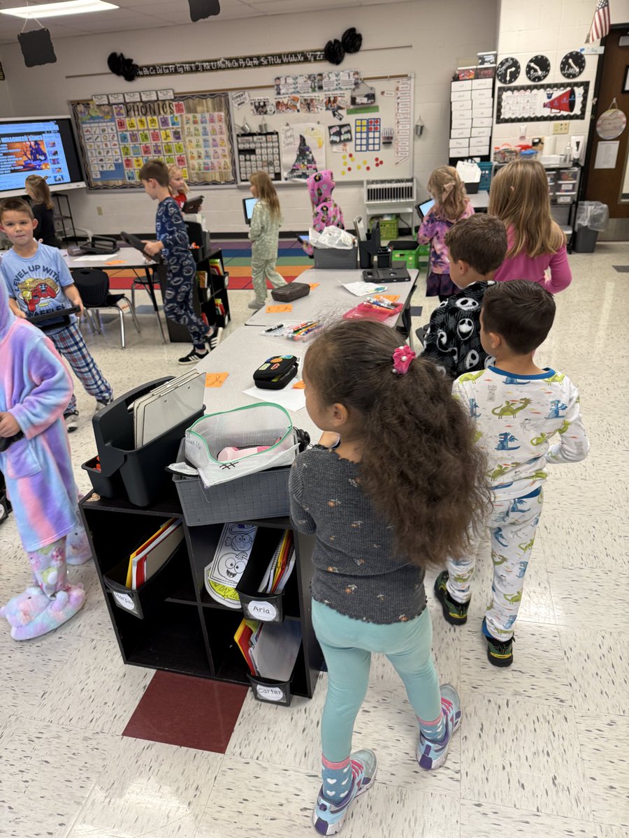 GeldermannSCE's tweet photo. Subtraction pumpkin scoot 🎃👻 #scesoars https://t.co/EteUQYP4ZJ