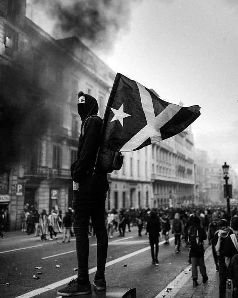 dempeusXindepe's tweet image. 🔴🔴🔴🔴
Per molt que @JuntsXCat “escenifiqui” un trencament amb el PSOE, ha perdut la pulsió independentista.
Només és interès electoral, trencar el govern és presentar una moció de censura, no ho fan. Fan d&apos;espanyols al Congreso, ja no ens enganyen.

#Independència o extinció.