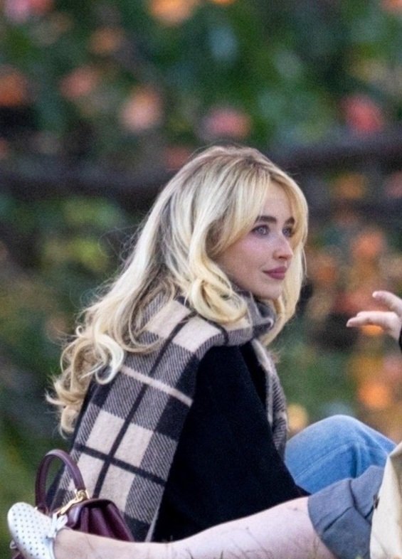 PrfctMrs4's tweet image. How can she casually look like this?😭