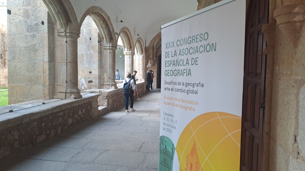 Hace ya unos días del XXIX Congreso de la <a href="/AGE_Oficial/">Asociación Española de Geografía</a> en #Cáceres.

Además de celebrar el 50º aniversario de la Asociación, anunciamos en la asamblea del Grupo las fechas y lugar del XII Congreso de AGEAL y la publicación del monográfico de Geografía de América Latina.