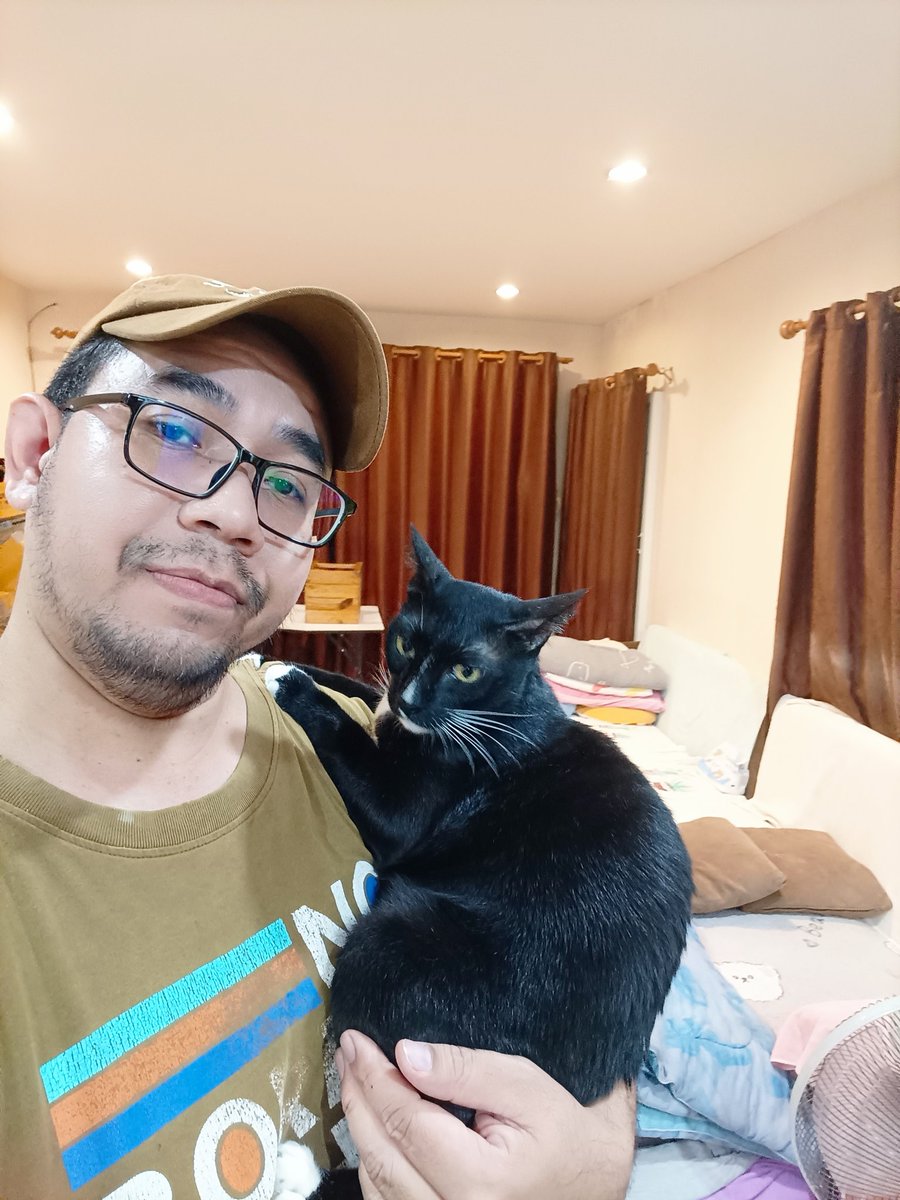 NumVersys's tweet photo. พ่อลูก 😁😁😁 https://t.co/Zs4DOWCbry