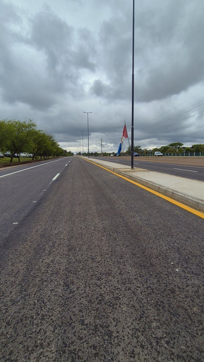 Av. Lucchese cuenta desde hoy con un segundo tramo habilitado. 
La duplicación de la avenida entre las rotondas de acceso al barrio La Morada y San Isidro, es un gran avance que mejora la fluidez del tránsito, la conexión y la seguridad vial en una zona tan transitada.
