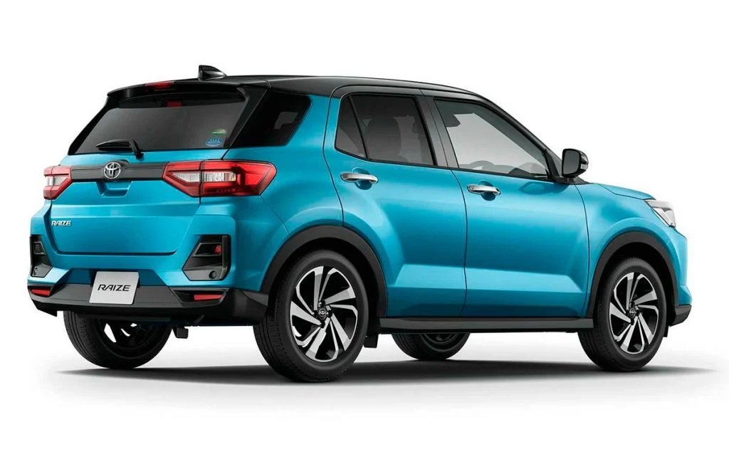 🚗 Toyota Raize: una de las opciones más económicas que ofrece Toyota en nuestro continente

👉 Tamaño compacto (4.030 mm de largo) y versión más económica de Toyota en América Latina. 

👉 Motor 1.0 turbo, 97 CV y consumo declarado de 5,1 L/100 km.

👉 Equipamiento correcto