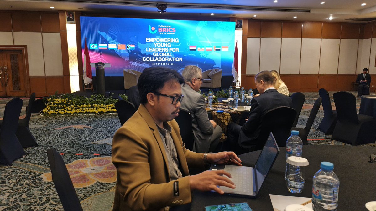 AnNajih's tweet photo. Berdiskusi tentang tantangan dunia global https://t.co/4sDBk9cXAq