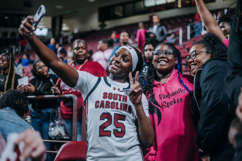 SCAA1611's tweet photo. A night to remember! Last Friday, South Carolina’s celebration of Lights On Afterschool took center court. Coach Dawn Staley hosted students from the SC STEM Extravaganza at Colonial Life Arena 🏀

#LightsOnAfterschool #SCeducation #Leadership #AfterschoolWorks #CommunityImpact https://t.co/o5Zlgr1UnE