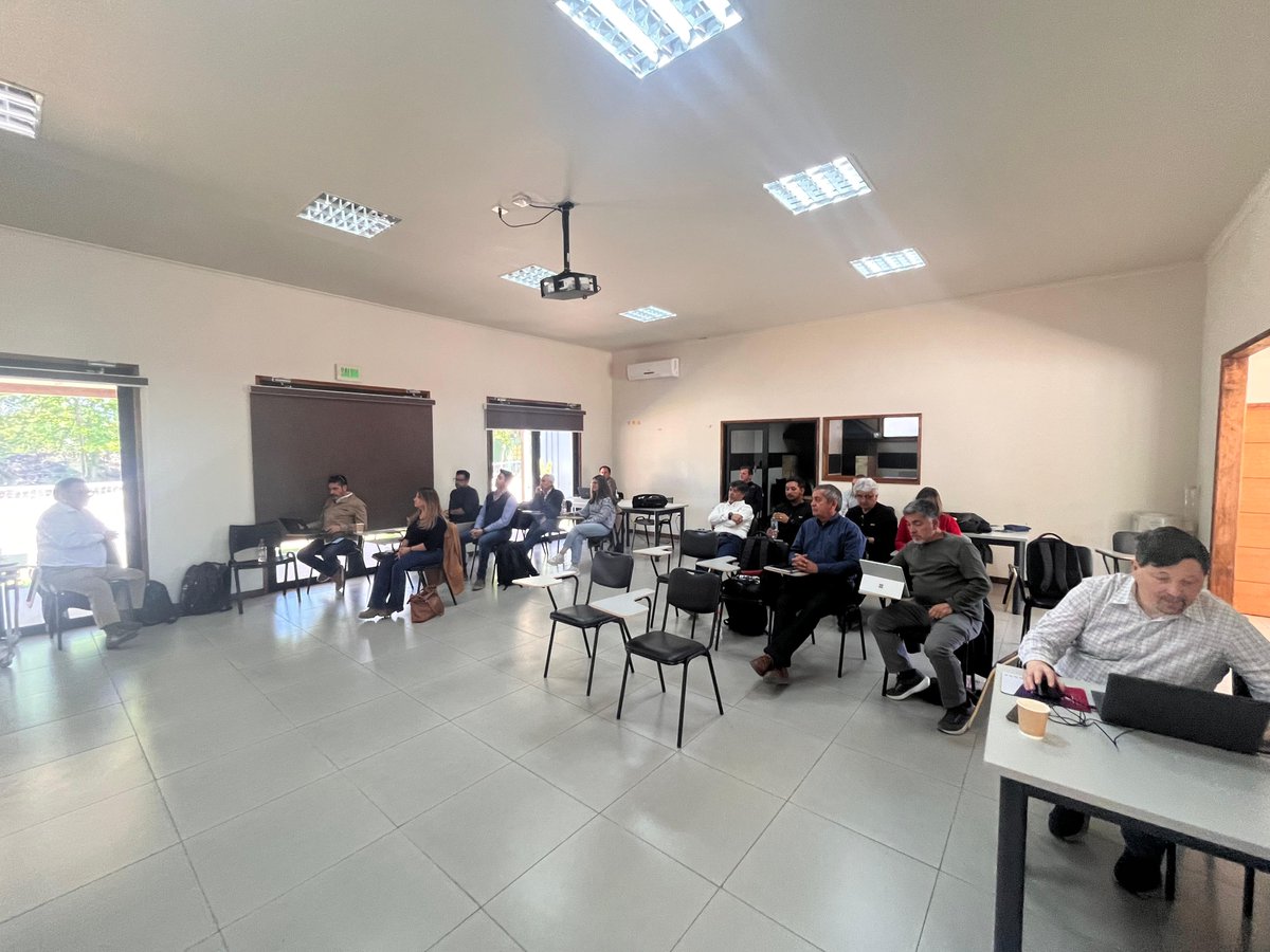 AHORA: Continúa nuestra asamblea Fenatrapech, en refinería Biobío. En este momento, las y los dirigentes abren el epacio de diálogo y comparten perspectivas sobre las presentaciones realizadas por la empresa durante la jornada inicial. 

#asamblea
#ENAP
#federación
#sindicatos