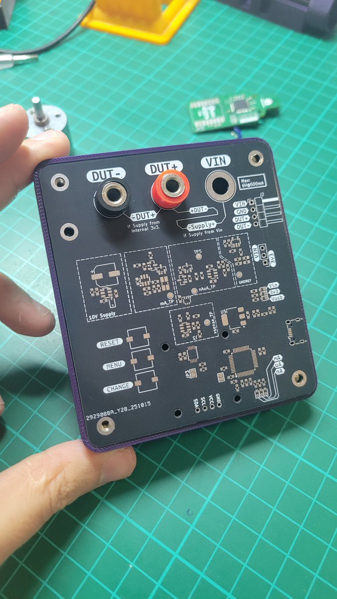 Estamos en directo soldando la PCB que nos acaba de llegar!

El microPowerMeter!