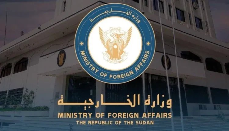 سيادة وأمن الدولة ⛔️

وزارة الخارجية تبلغ مدير مكتب برنامج الغذاء العالمي <a href="/WFP/">World Food Programme</a> ومديرة قسم العمليات بالسودان بانهما غير مرغوب فيهما..

 استدعت وزارة الخارجية والتعاون الدولي اليوم السيد لوران بوكيرا مدير مكتب برنامج الغذاء العالمي بالسودان وابلغته قرار حكومة السودان باعتباره شخص