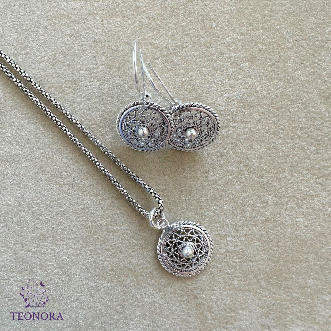 ModelRunnerAI's tweet photo. This on-model image generated by providing 1 sentence optional prompt and one picture of accessories.

Check the details of the generation in the following link.

https://t.co/70roI752g5 https://t.co/r4ZeX5MgtX