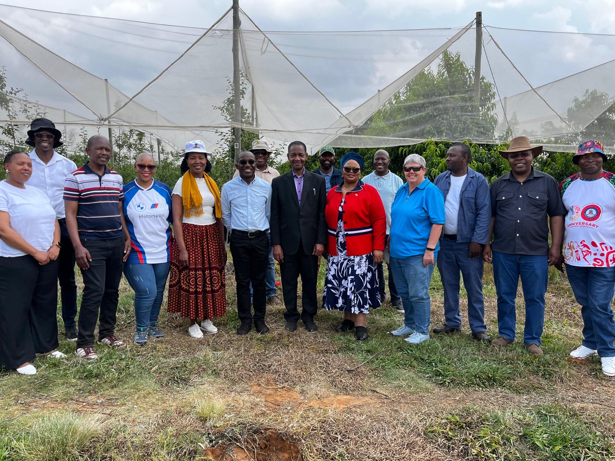 Senior management from the CAFI Project, the National University of Lesotho (NUL), and the Ministry of Agriculture, Food Security and Nutrition undertook a joint field visit to the Lesotho Horticulture Incubation and Training Centre (LHITC) in Mahobong.
