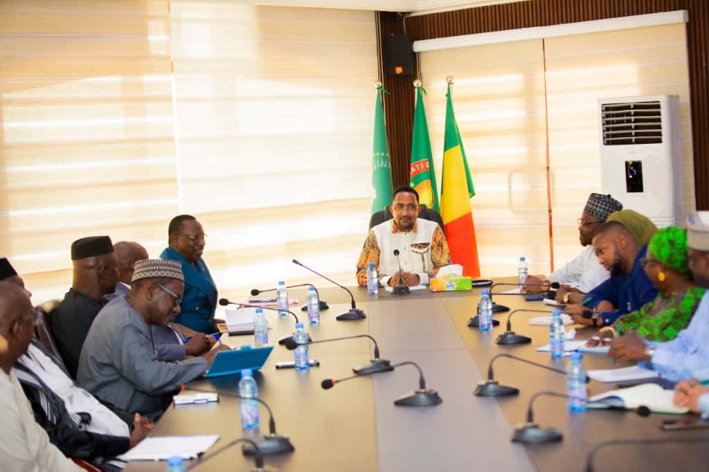 J’ai rencontré ce mardi 28 octobre 2025 une délégation du Haut Conseil des Maliens de l’Extérieur (HCME), dans le cadre d’une démarche visant à mobiliser les organisations de la diaspora pour soutenir les actions en cours de la transition et relever ensemble les défis majeurs