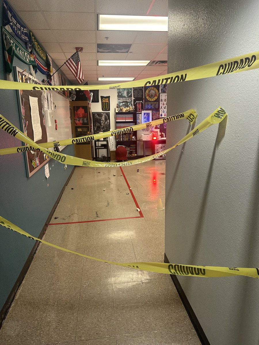 MichaelCrow03's tweet image. Mr. (Detective) Tucker, Boston accent included, guides his students through the Boston Massacre crime scene. Students studied the scene, interviewed AI versions of real witnesses, and explored different perspectives. ⁦@CTMSWolfWay⁩ ⁦@GCISD⁩ #WeAreGCISD