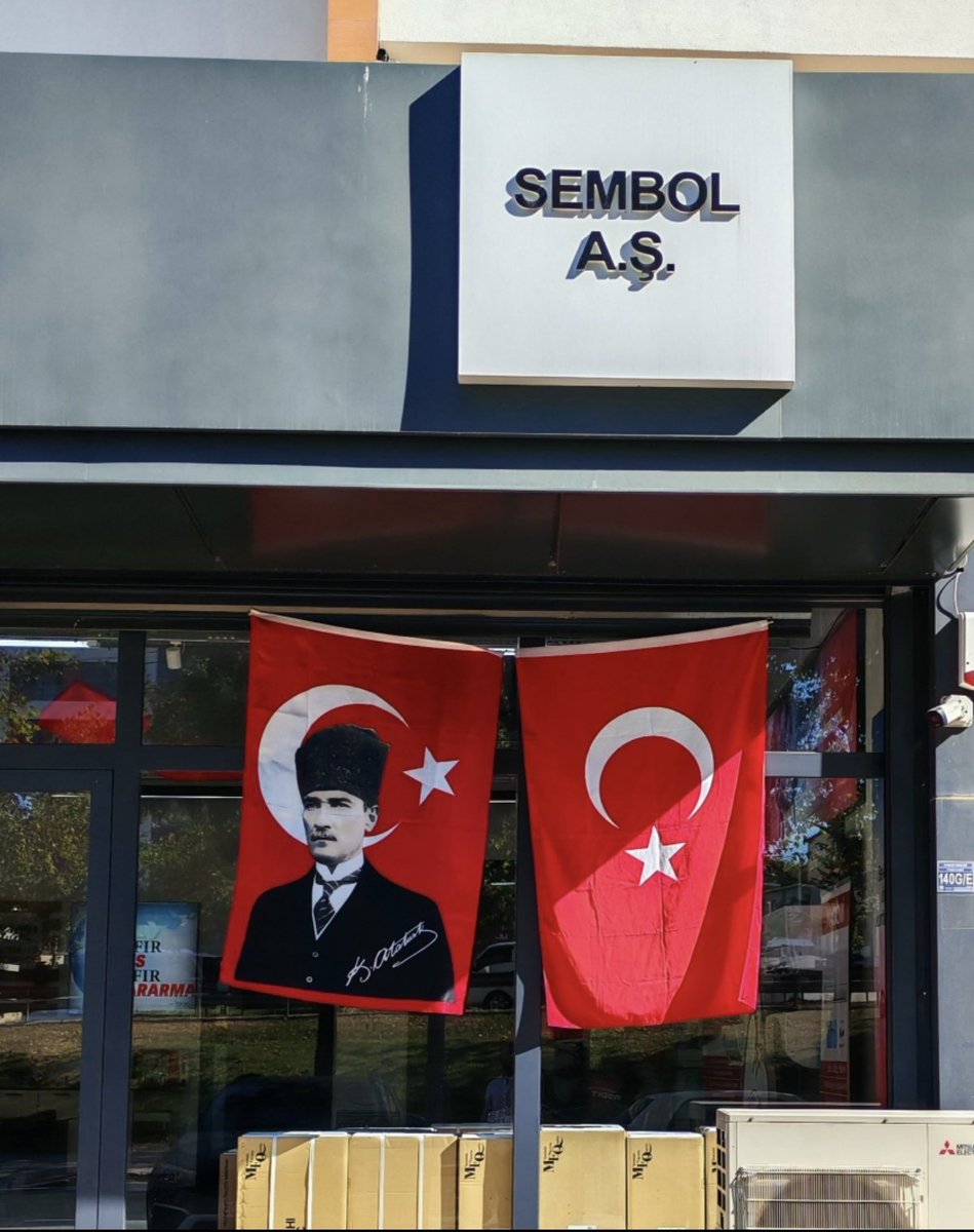omerronderr's tweet photo. Türkiye Cumhuriyeti'nin kutuluşunun 102. yılında, ulu önder Mustafa Kemal Atatürk ve tüm şehitlerimizi saygı ve özlemle anıyoruz. #29ekim  #CumhuriyetBayramı https://t.co/gevqDUn6vS