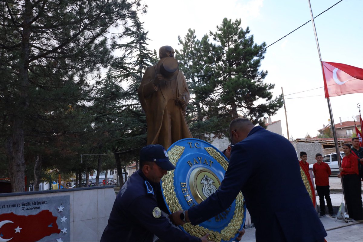Belediye Başkanımız Sayın Halil İbrahim Bodur,
29 Ekim Cumhuriyet Bayramı dolayısıyla ilçemiz Atatürk Anıtı’nda düzenlenen çelenk sunma törenine katıldı.
