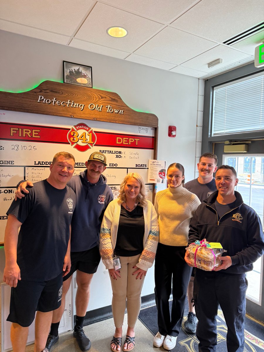 CSB_Indiana's tweet image. Today, our Carmel team recognized National First Responders Day by dropping off treats from Rise’n Roll Bakery to the Carmel Fire and Police Departments. We’re thankful for their commitment to protecting and serving our community every day!