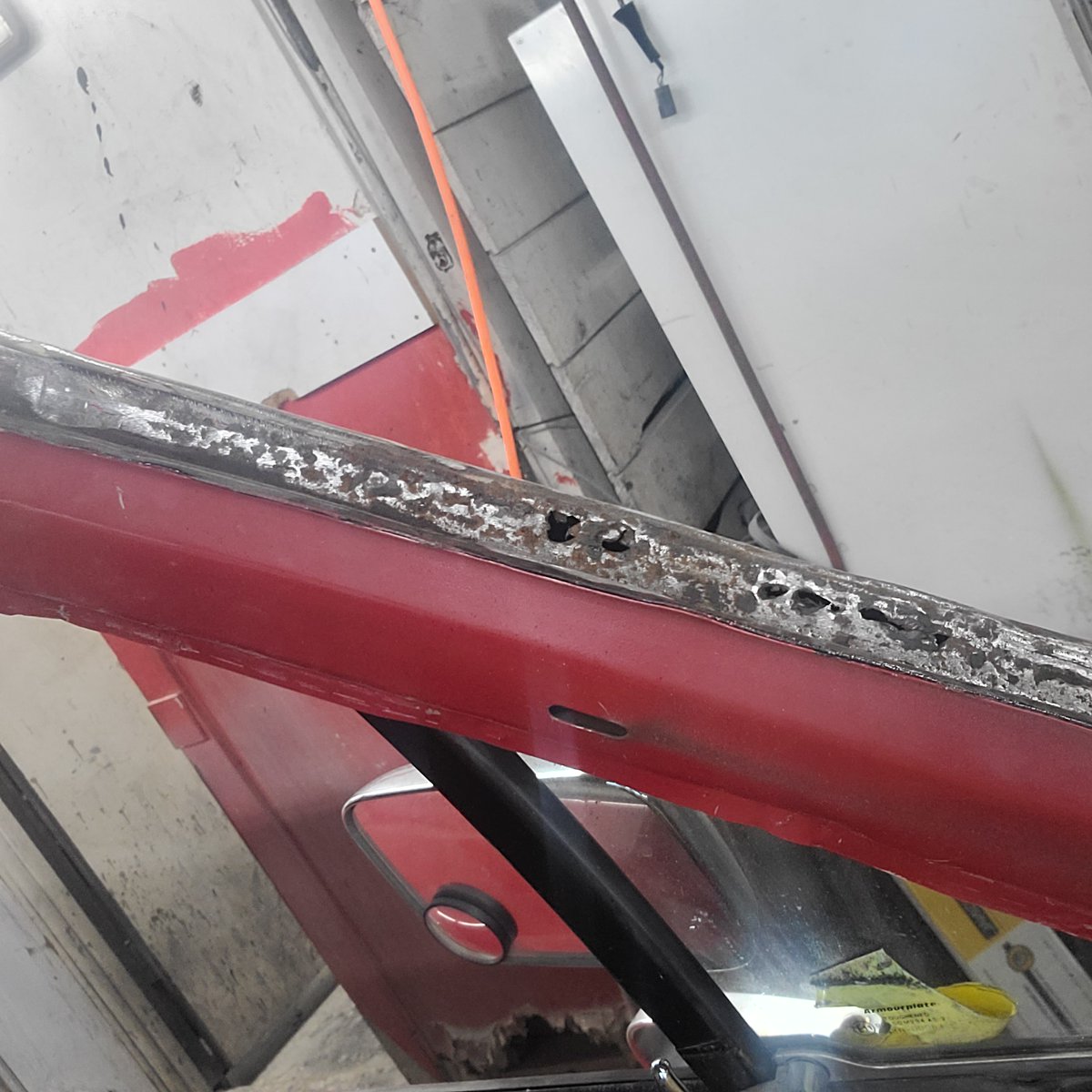 RefinishWay's tweet photo. Did you know? 🤔 Rust can spread fast and weaken your car’s body structure. Stop rust in its tracks and protect your investment.  #RustRepair #AutoBody #AutoBodyRepair #AutoBodyRefinish #NarrowWayRefinish #QueenAnneAutoBody #NWBedliners https://t.co/vMdLtsa6nP