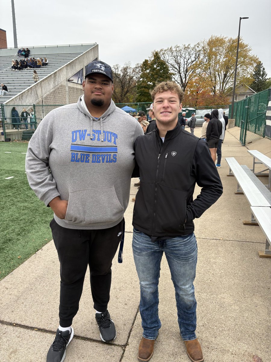 MurdockTrever's tweet photo. Had a great game day this past Saturday @UWStoutFootball! Also thank you for @BraylonLemieux for showing me around and telling me about Blue Devil Football.
@CoachJRSchiff @bwdankeefer https://t.co/BDpZw7uv0c