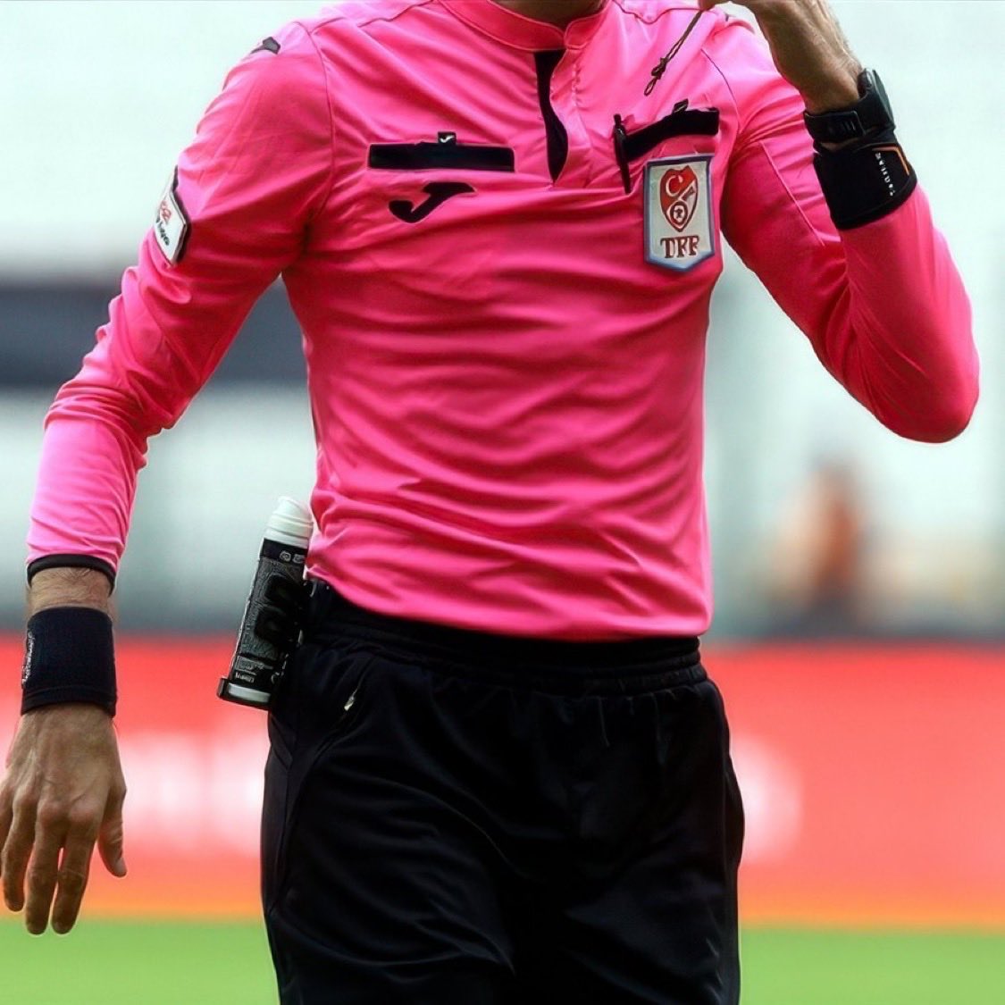 TFF, bahis oynayan üst klasman hakemlerin isimlerini açıkladı.

— Egemen Artun
— Mehmet Ali Özer
— Melih Kurt
— Muhammed Selim Özbek
— Seyfettin Alper Yılmaz
— Yunus Dursun
— Zorbay Küçük.