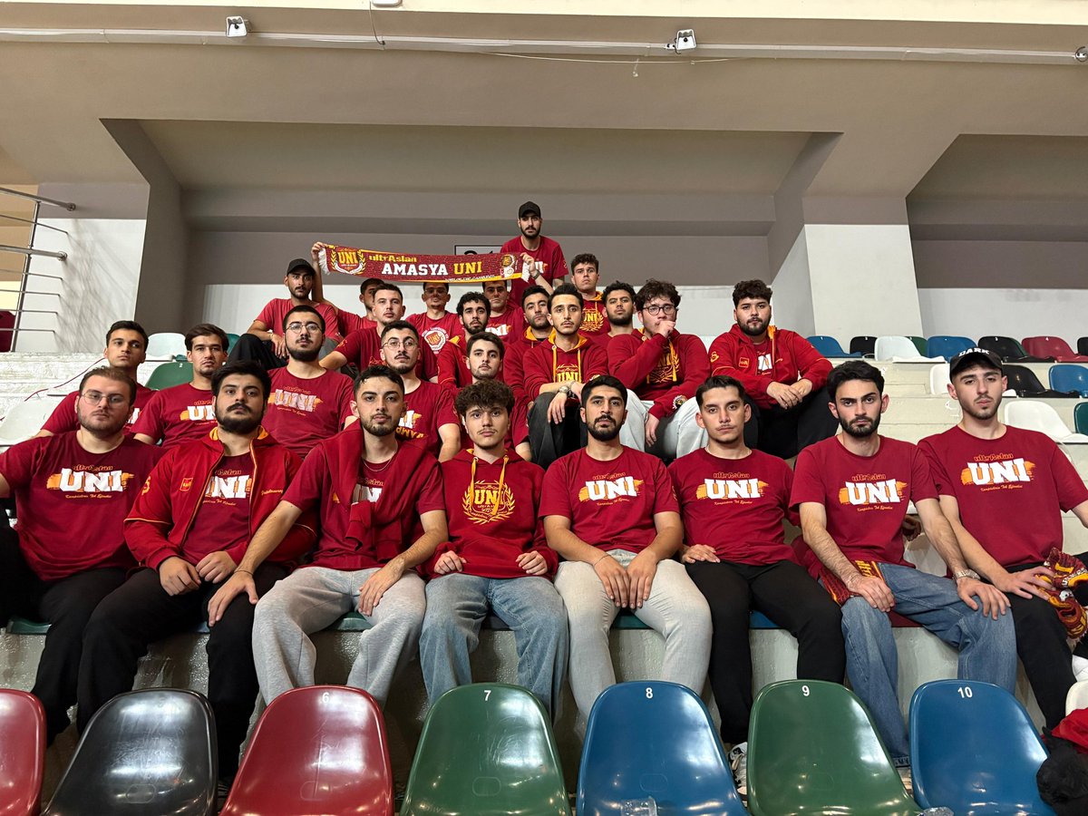 SEN SEVDAMIZIN ADI !
Galatasaray’ımızı, Halkbank ile olan Efeler Ligi karşılaşmasında yalnız bırakmadık.

#ultrAslanUNI