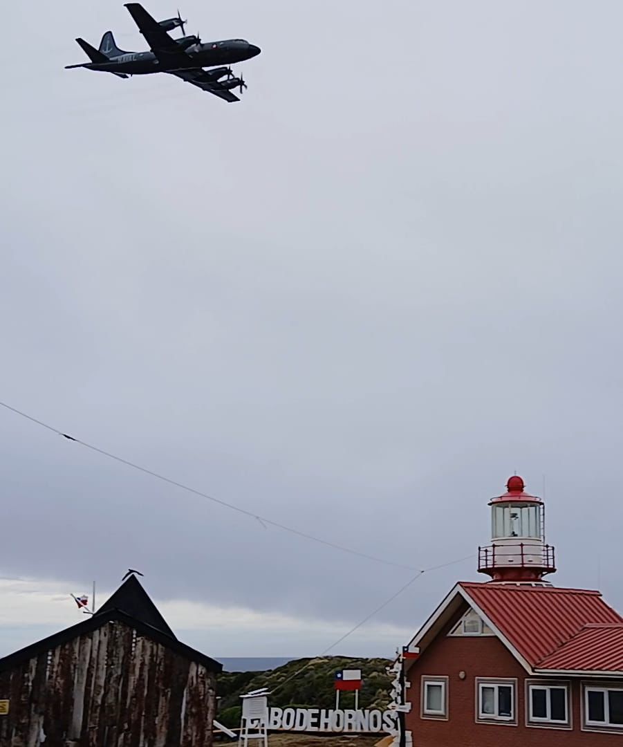 Avión Naval P-3 "Orión" visto desde el Cabo de Hornos, extremo sur de nuestro país, mientras realiza entrenamiento de vuelo en canales

#ArmadaPorChile