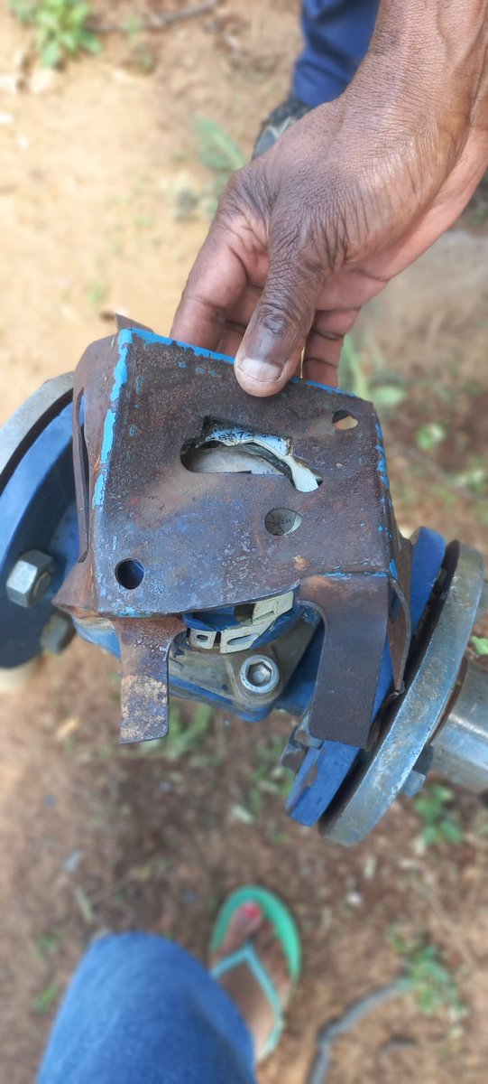 Mthcaro05's tweet photo. @mark_boikanyo @nasiphim We went to the the tshwane offices in block x we were literally taken from pillar to post with no difinte answers  this is the condition  of the metre https://t.co/zkCKdH7Shf