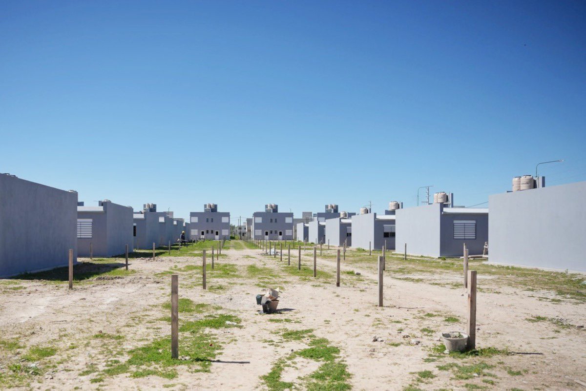 magariovero's tweet photo. El Programa #Completar avanza en #Ensenada y #Avellaneda🏠

El Gobierno nacional frenó miles de obras en nuestro territorio, incluyendo la construcción de viviendas para las y los bonaerenses. Con el Programa #Completar, estamos realizando un gran esfuerzo para continuarlas y finalizarlas. 

Nuestro compromiso es con la gente, cada vez más postergada por el modelo económico, y no con el mercado financiero. Desde la Provincia seguiremos apostando por cuidar al pueblo, destinando recursos a transformar su realidad.