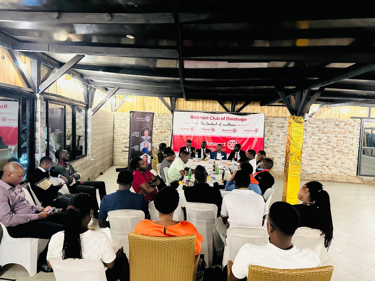 RAC_Bwebajja's tweet photo. Now  Updates.... moderator @derickmawanda, Guild President @NkumbaUni, skillfully steering the conversation with depth and purpose.
Attendees are gaining motivation to lead with integrity, purpose and impact in their communities. Developing leaders through service and fellowship. https://t.co/1qVisQQNkS