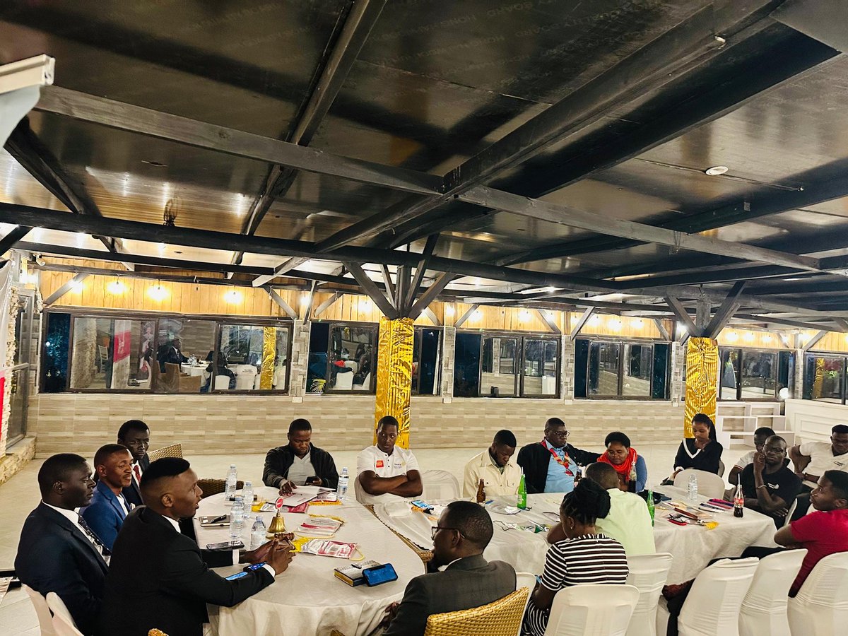 RAC_Bwebajja's tweet photo. Now  Updates.... moderator @derickmawanda, Guild President @NkumbaUni, skillfully steering the conversation with depth and purpose.
Attendees are gaining motivation to lead with integrity, purpose and impact in their communities. Developing leaders through service and fellowship. https://t.co/1qVisQQNkS