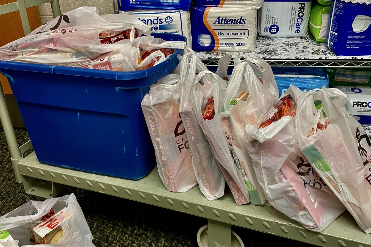 CSL_BelPreElem's tweet image. Thanks again to @sowhatelsehelps for providing food to assist our Bel Pre ES families. @LearnerDSLI @BelPrePandas @CSMCPS_Leader @CSconnect_MCPS @MCPS @MCPSEspanol