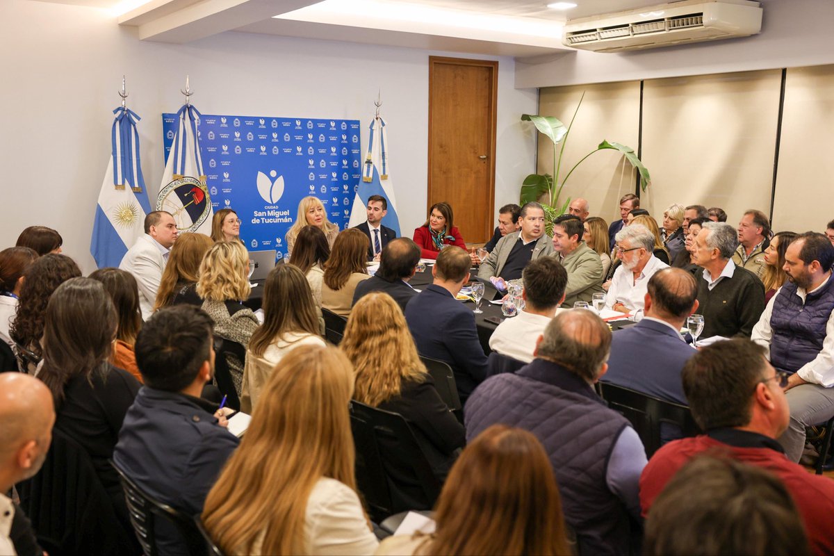 🗓️ Esta mañana mantuve una reunión de trabajo con mi gabinete municipal para seguir avanzando y profundizando en los ejes centrales de nuestra gestión.

🤝 Además, analizamos el panorama político y social que se abre tras las elecciones legislativas 2025, con el compromiso de