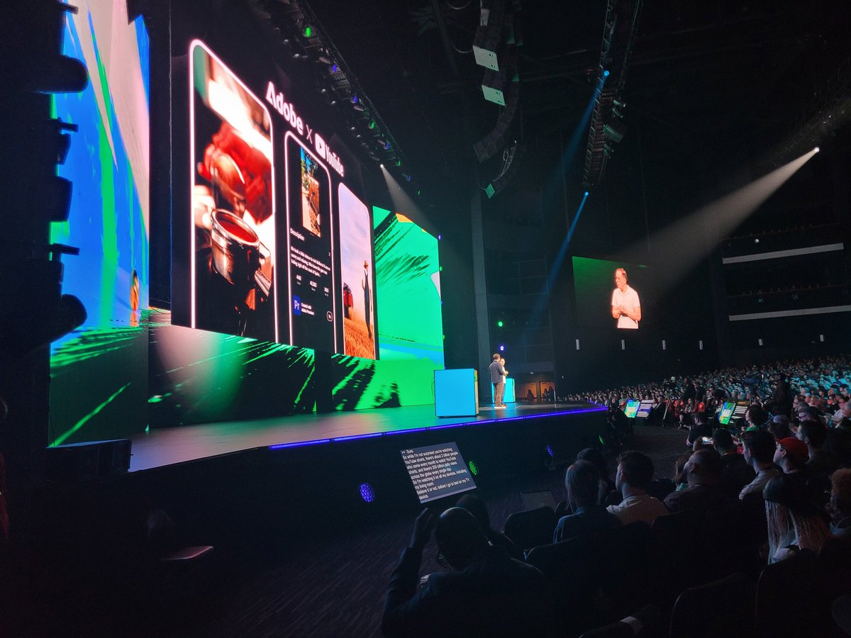 MsSonicFlare's tweet image. Keynote @cryptocom peacock theater 
Amazing full house! All of the creativity and innovation under one roof! 

#AdobeFirefly #adobemax  #adobecreativecloud #YouTube 

#BehindTheScenes
#Backstage
#24NotionMedia