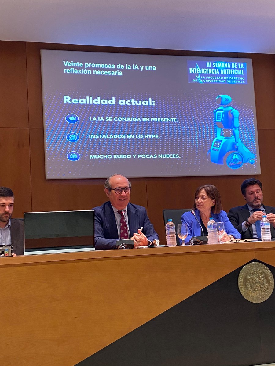 CACM_Andalucia's tweet photo. José Antonio Trujillo Ruiz, Vicepresidente del @Commalaga y Director de Commalaga Health Hub comenta que la #InteligenciaArtificial no separe lo que la medicina unió. https://t.co/A9P6PUWjJH