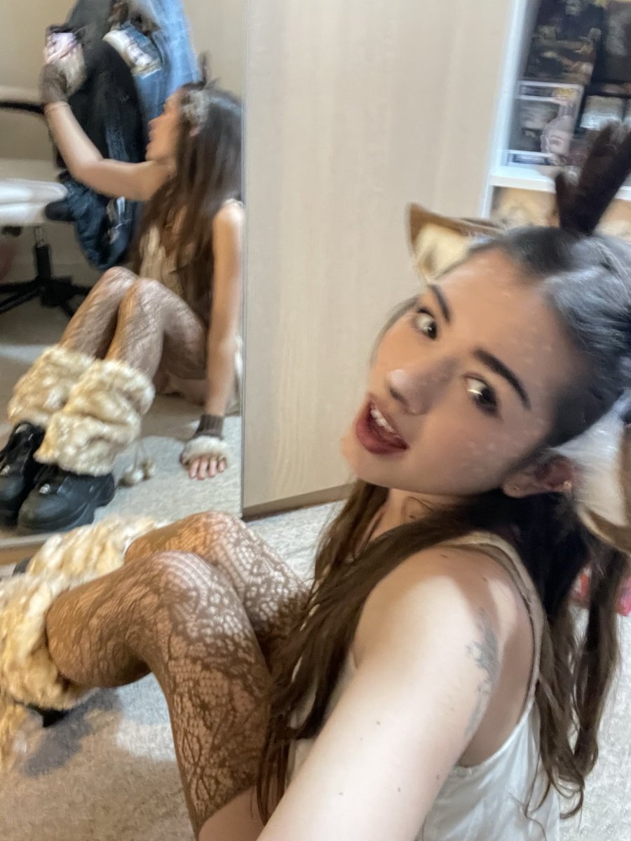 bighazeleyeddoe's tweet photo. ˖˚⊹ ꣑ৎ #promotwt || #moothunt 

✦ M aka hazel aka fawnie!
✦ 21! 
✦ living in LDN 🇬🇧 
✦ acnh, sims, stardew, etc
✦ cinnamoroll, cats, vampyres :3
✦ sometimes I stream :P

Say ‘hihi!’ to be moots ! 

🏷️ 『 #mootstwt #anitwt #gamingtwt #twitchtwt #babystreamer 』 https://t.co/XARRjvXYTG