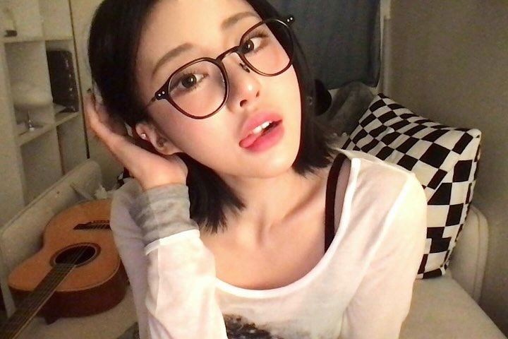 craftlims's tweet photo. when you’re bored you bring back macbook seflies 💻 https://t.co/iNiT0dBgjh