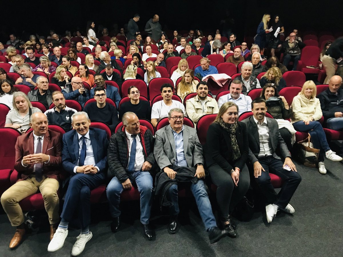 Présents en nombre à la Buzine pour la projection de Sacré-Coeur et soutenir nos traditions. <a href="/BenoitPayan/">Benoît Payan</a> qui avait annoncé sa présence est à nouveau aux abonnés absents, preuve de son désintérêt et de son mépris.