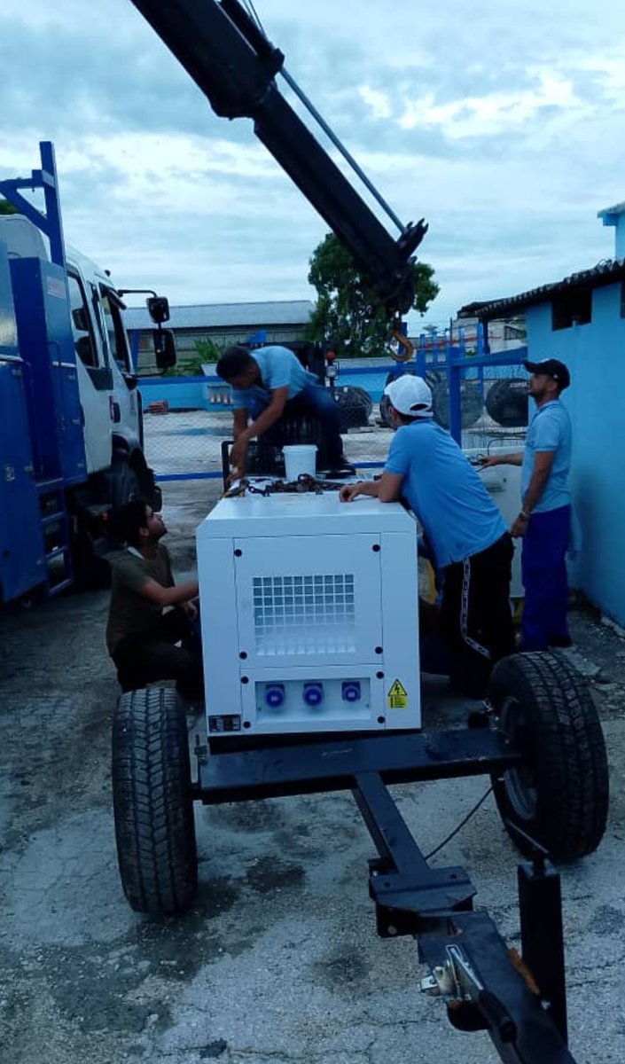 El equipo de operaciones de <a href="/ETECSA_Cuba/">ETECSA</a> prepara condiciones para poder reestablecer sus servicios tras el paso del #HuracanMelisa en el menor tiempo posible.