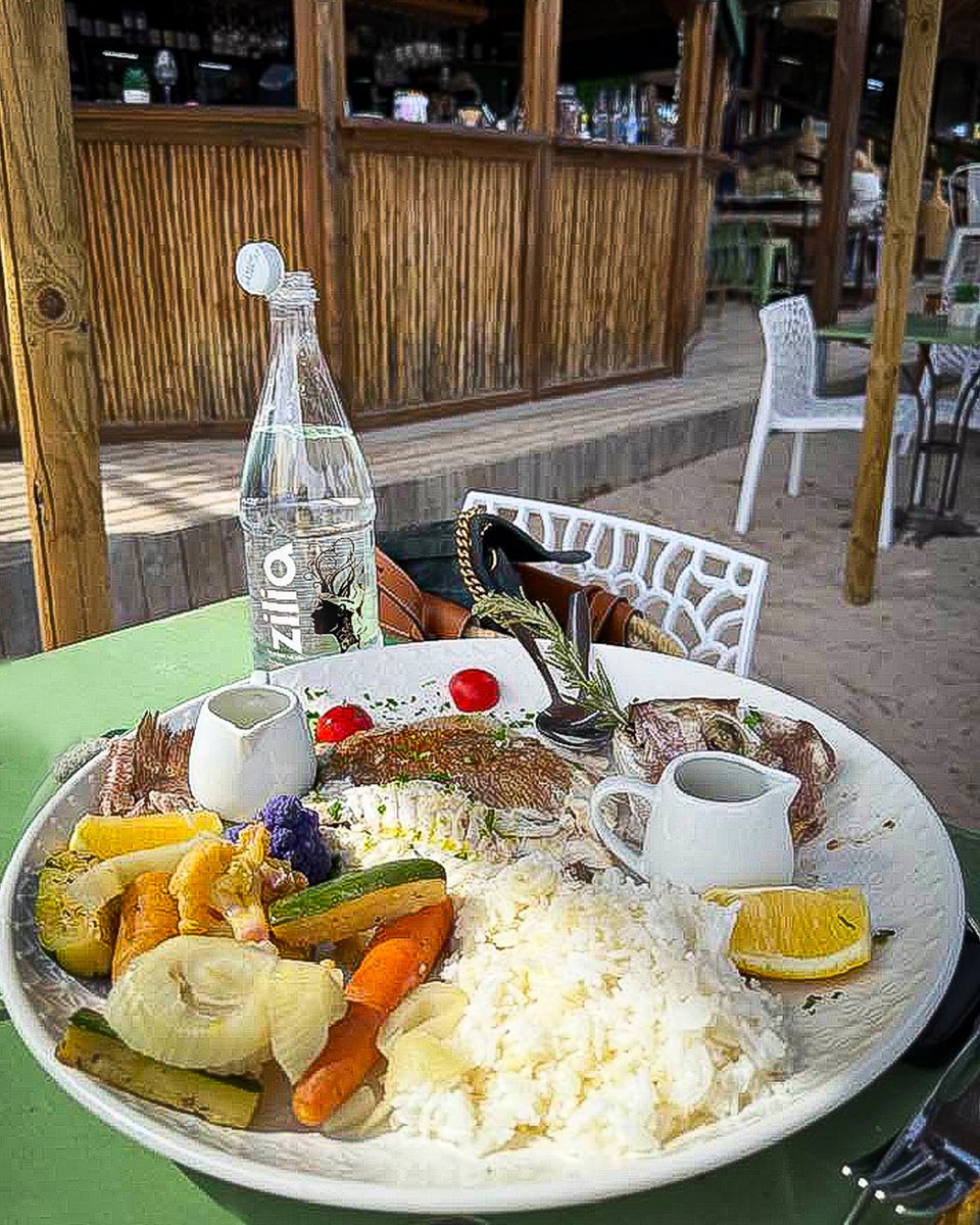 😍 𝑩𝒐𝒏 𝒂𝒑𝒑𝒊𝒕𝒊𝒕𝒕𝒖 au restaurant 𝐥𝐚 𝐏𝐥𝐚𝐠𝐞 𝐥𝐞 𝐋𝐢𝐝𝐨 à #Calvi👌 
#acqua #naturel #eauminerale #zilia #restaurant 
📸 Françoise Ciavaldini