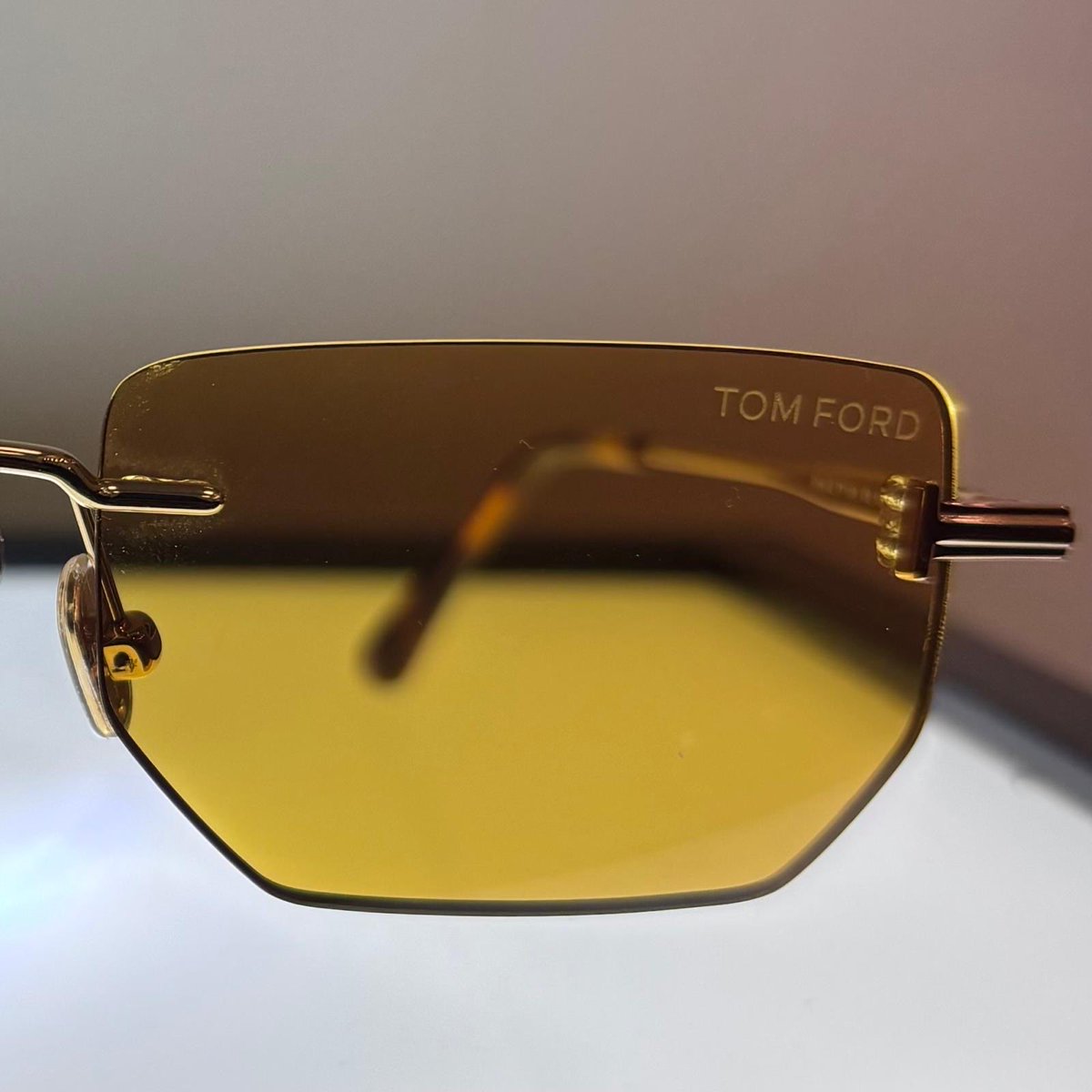 Kresinsky's tweet photo. Neue randlose Tom Ford Sonnenbrillen eingetroffen! 😎
2026: Rimless wird Mega-Trend – Farben, Formen, Freiheit.
Jetzt schon bei @Kresinsky ☀️

#Kresinsky #Seit1832 #TomFord #RimlessTrend #Würzburg https://t.co/EvkGGB0YMm