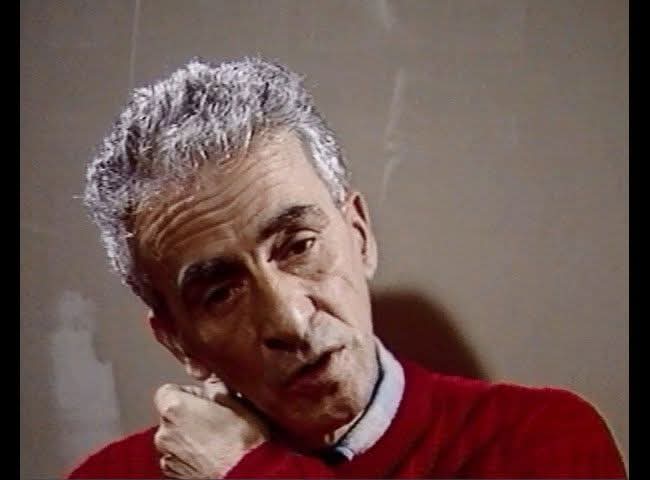 في مثل هذا اليوم من عام 1989 رحل عنا نجم الأدب و الرواية الجزائرية الكاتب و المجاهد كاتب ياسين.  
لروحك شلالات من الراحة والرحمة