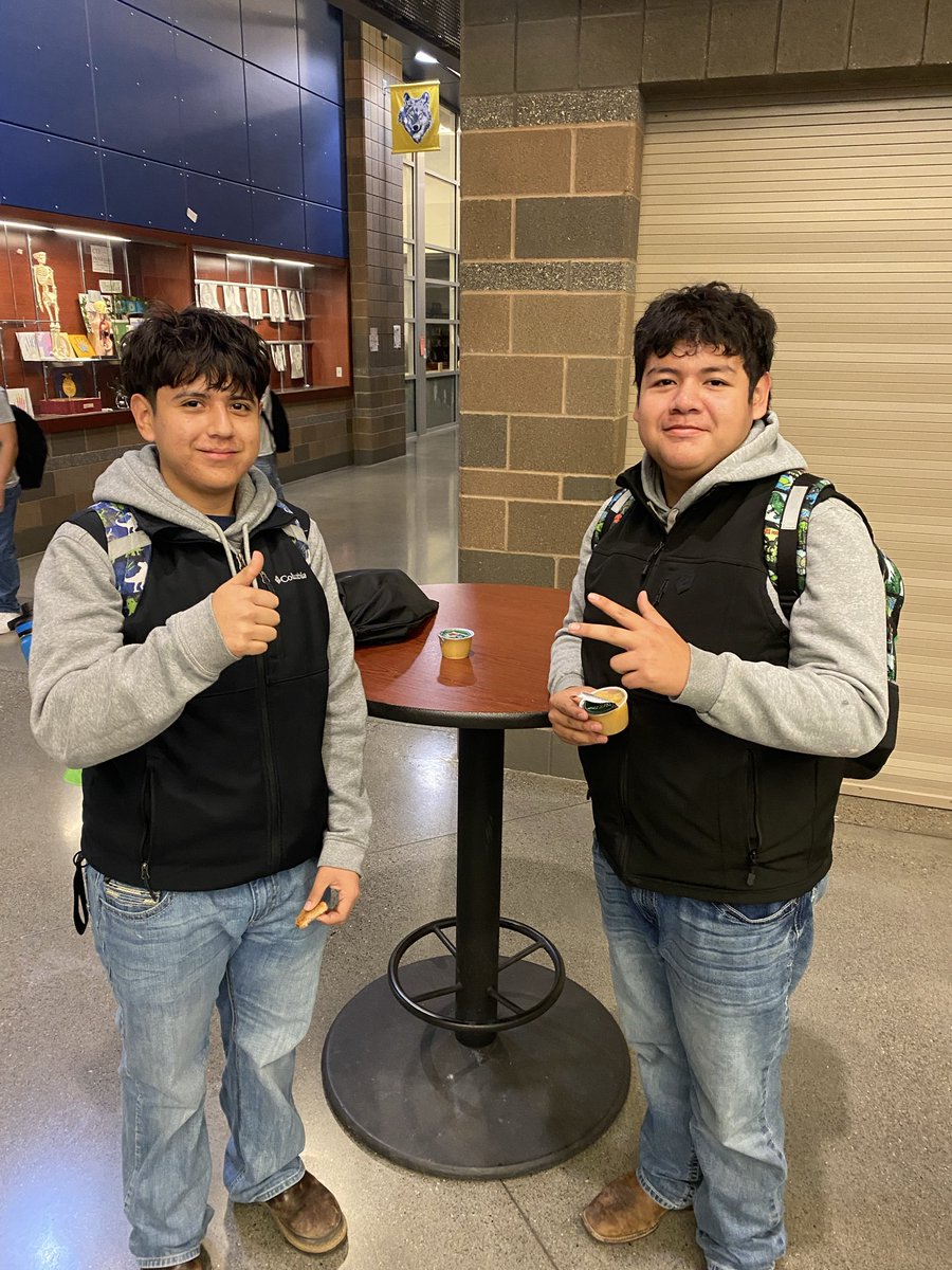 WapatoSD's tweet image. 👯‍♀️ Twin vibes at Wapato High! Our students showed off their creativity and school spirit for Twinning Day as part of our Halloween Spirit Week 🎃💙🐺 Way to go, Wolves — you make school spirit look good! #WapatoPride #WolfPackSpirit #SpiritWeek