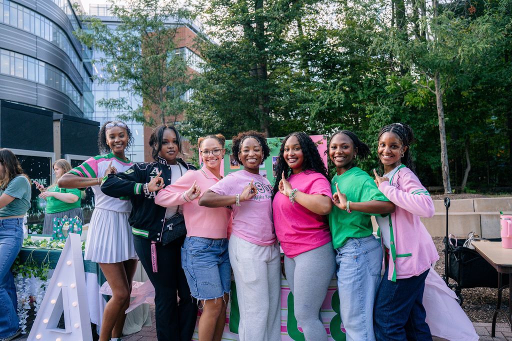 MasonPatriots's tweet image. From IVth Night to GAMEmason, Once Upon a Scream, and so much more — this is what it means to be part of the Mason Nation. ✨

Here’s to an amazing first half of the semester — and even more to come! 🎉 

#MasonNation  #StudentInvolvement